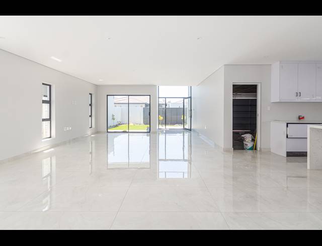 4 BEDROOM FREEHOLD FOR SALE IN PARKLANDS NORTH